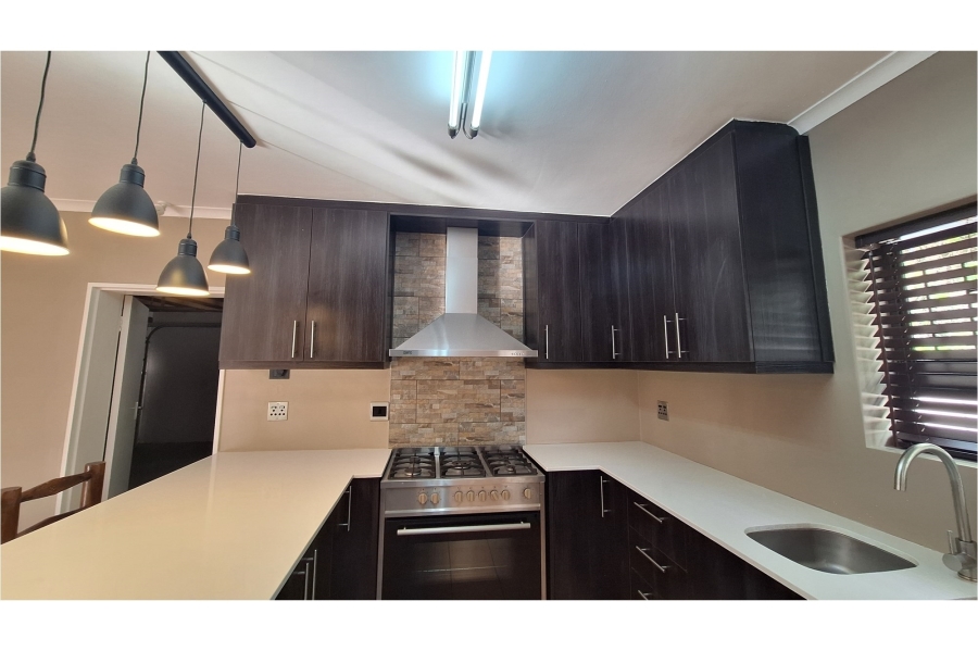 3 Bedroom Property for Sale in Middedorp Western Cape